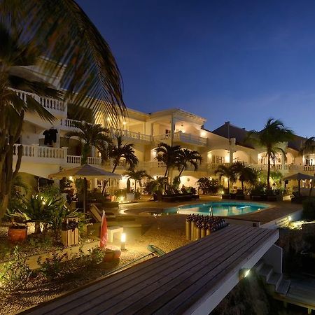 Belmar Oceanfront Apartments Bonaire Exteriör bild