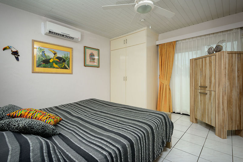 Belmar Oceanfront Apartments Bonaire Exteriör bild
