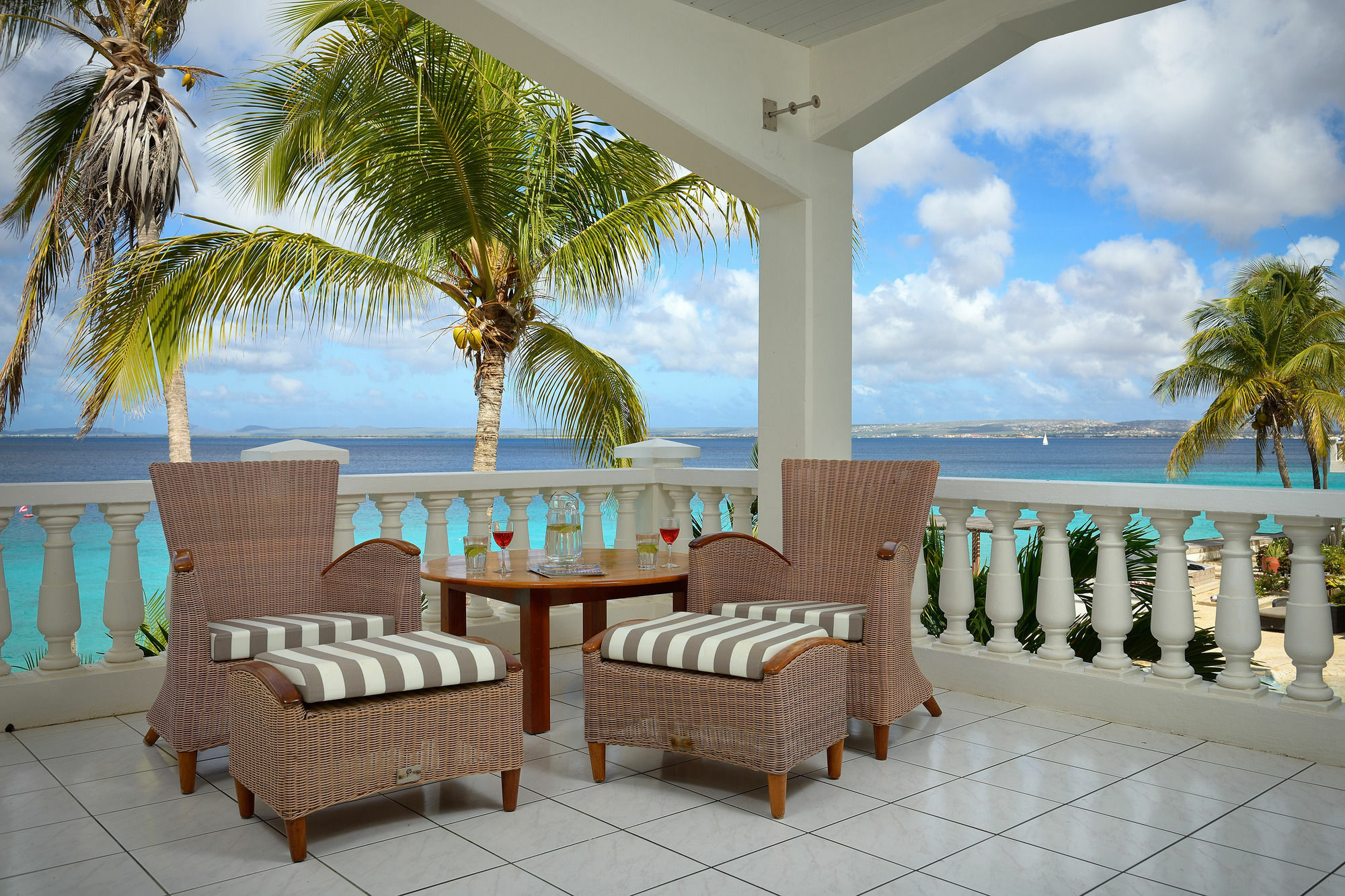 Belmar Oceanfront Apartments Bonaire Exteriör bild