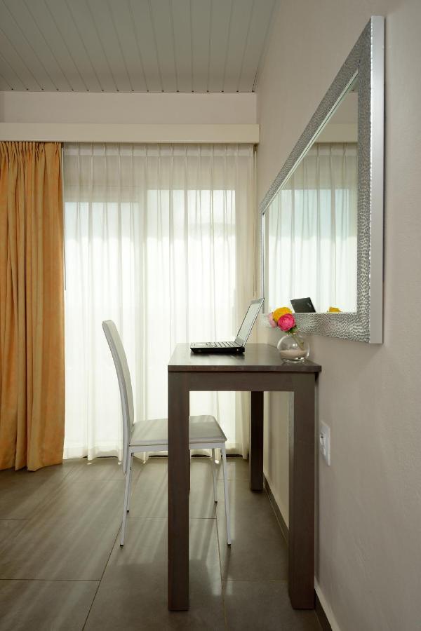 Belmar Oceanfront Apartments Bonaire Exteriör bild